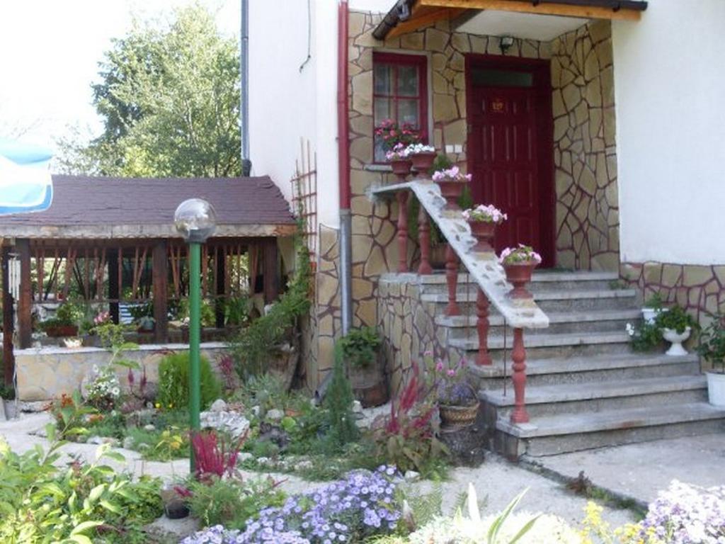 Veselata Guest House Dolna Banja Eksteriør bilde
